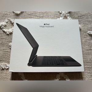 New in Box - Apple Magic Keyboard for iPad Pro 11-inch and iPad Air (Black)
